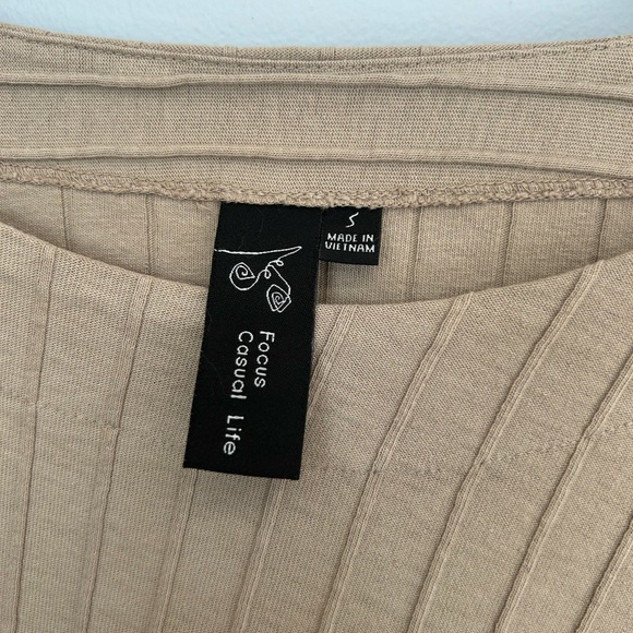 FOCUS size S brown v line top - Picture 6 of 8